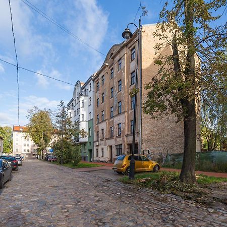 Lienes Iela Gem 1Br Apartment With Fireplace In Historic Unesco Center Riga Esterno foto