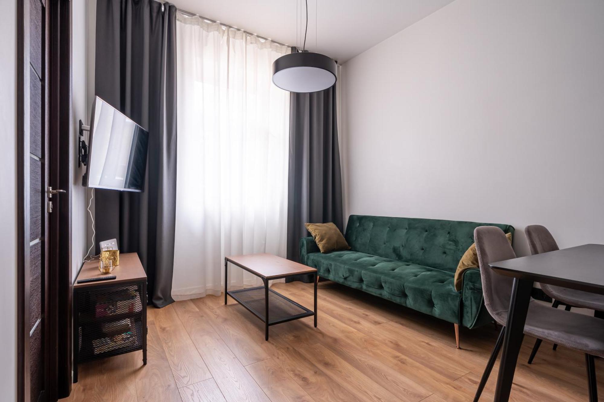 Lienes Iela Gem 1Br Apartment With Fireplace In Historic Unesco Center Riga Esterno foto