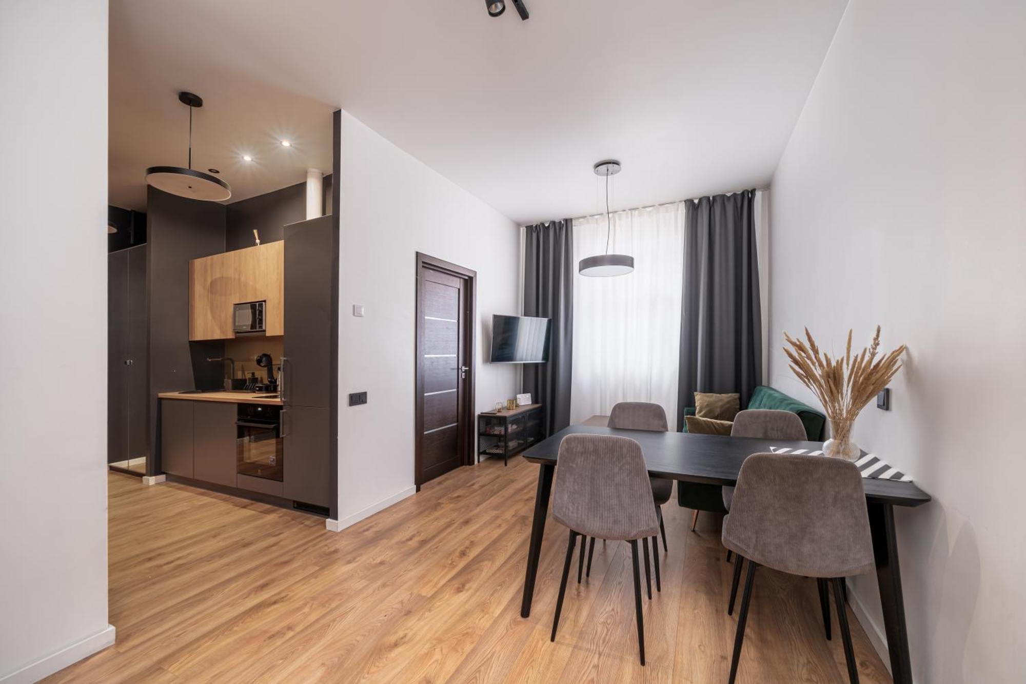 Lienes Iela Gem 1Br Apartment With Fireplace In Historic Unesco Center Riga Esterno foto