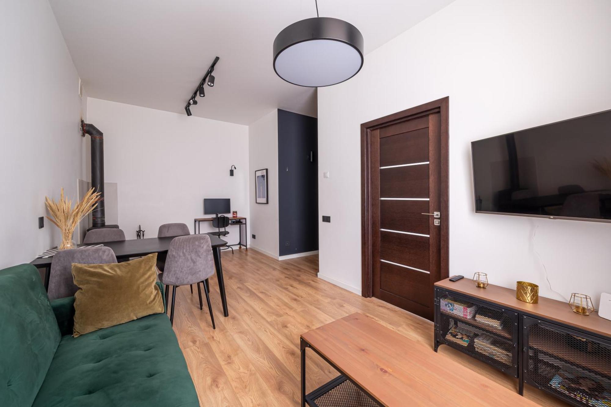 Lienes Iela Gem 1Br Apartment With Fireplace In Historic Unesco Center Riga Esterno foto