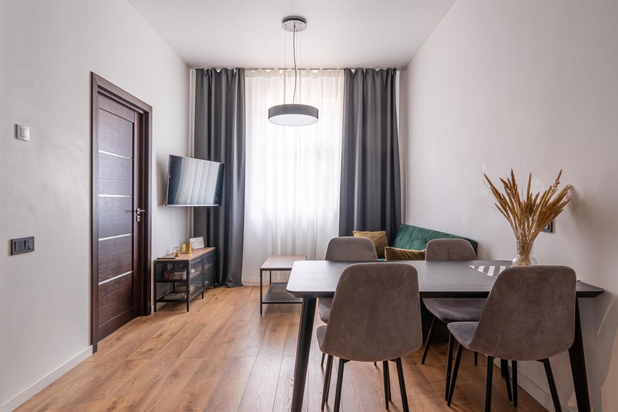 Lienes Iela Gem 1Br Apartment With Fireplace In Historic Unesco Center Riga Esterno foto