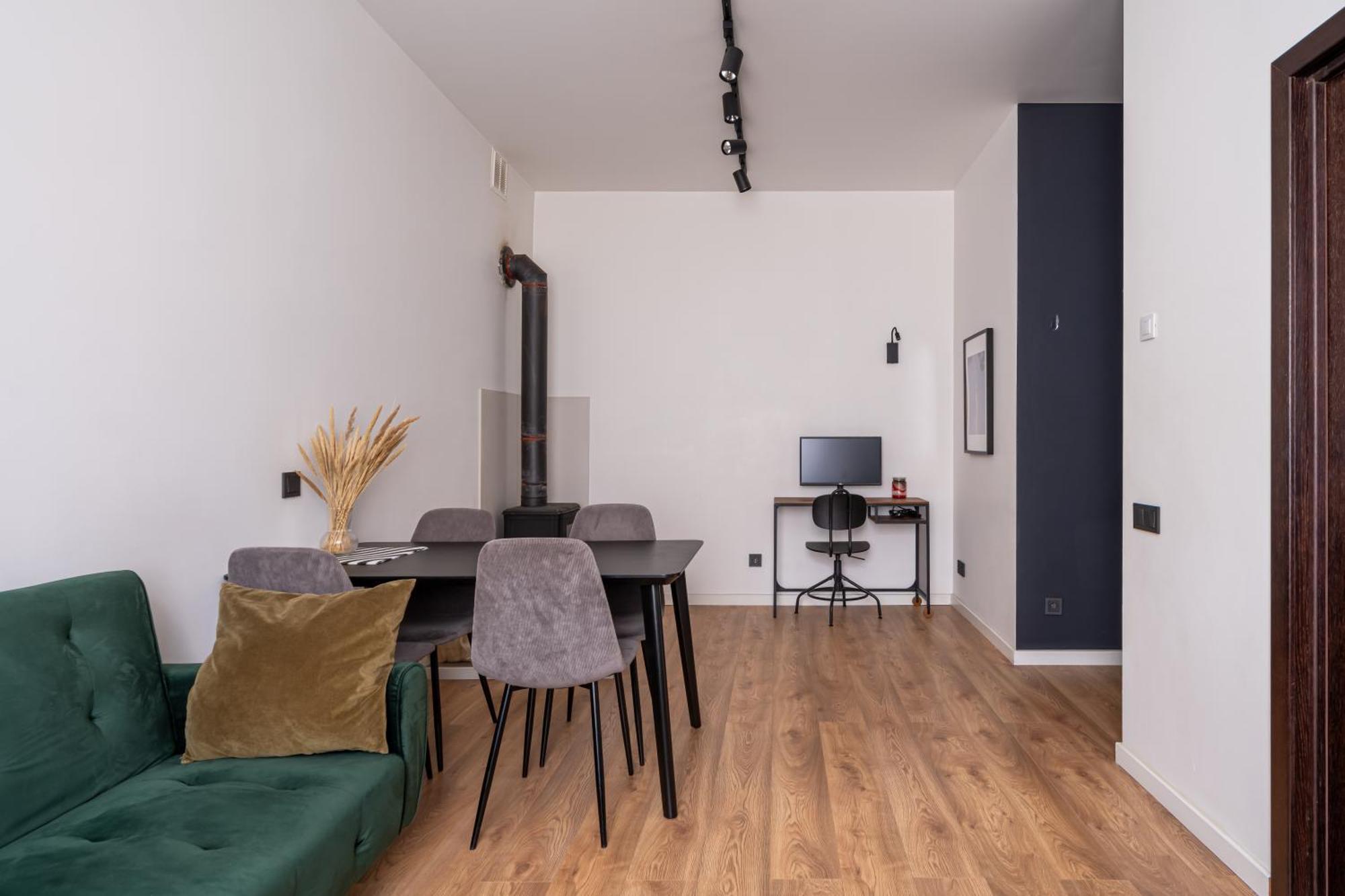 Lienes Iela Gem 1Br Apartment With Fireplace In Historic Unesco Center Riga Esterno foto