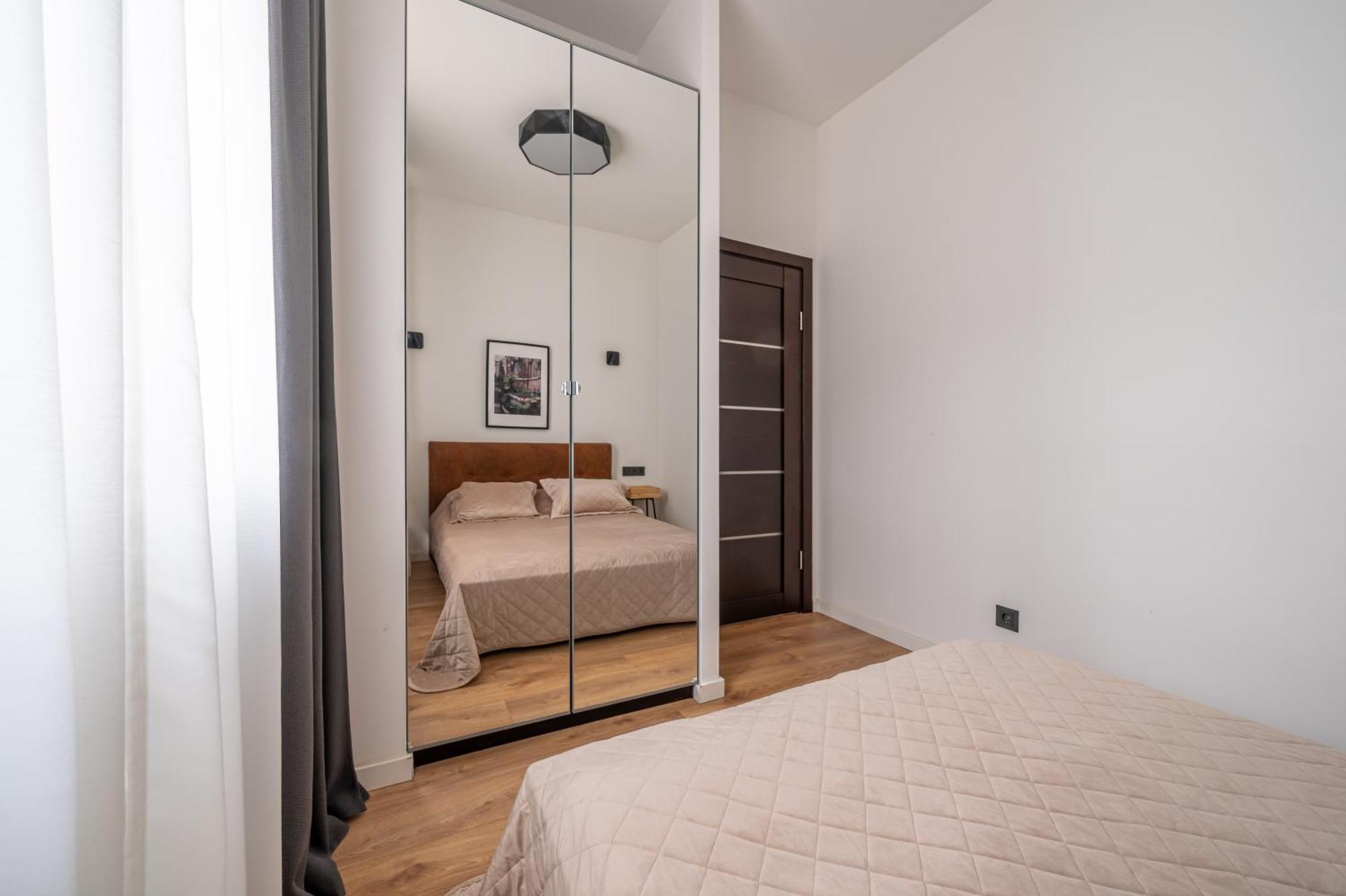 Lienes Iela Gem 1Br Apartment With Fireplace In Historic Unesco Center Riga Esterno foto