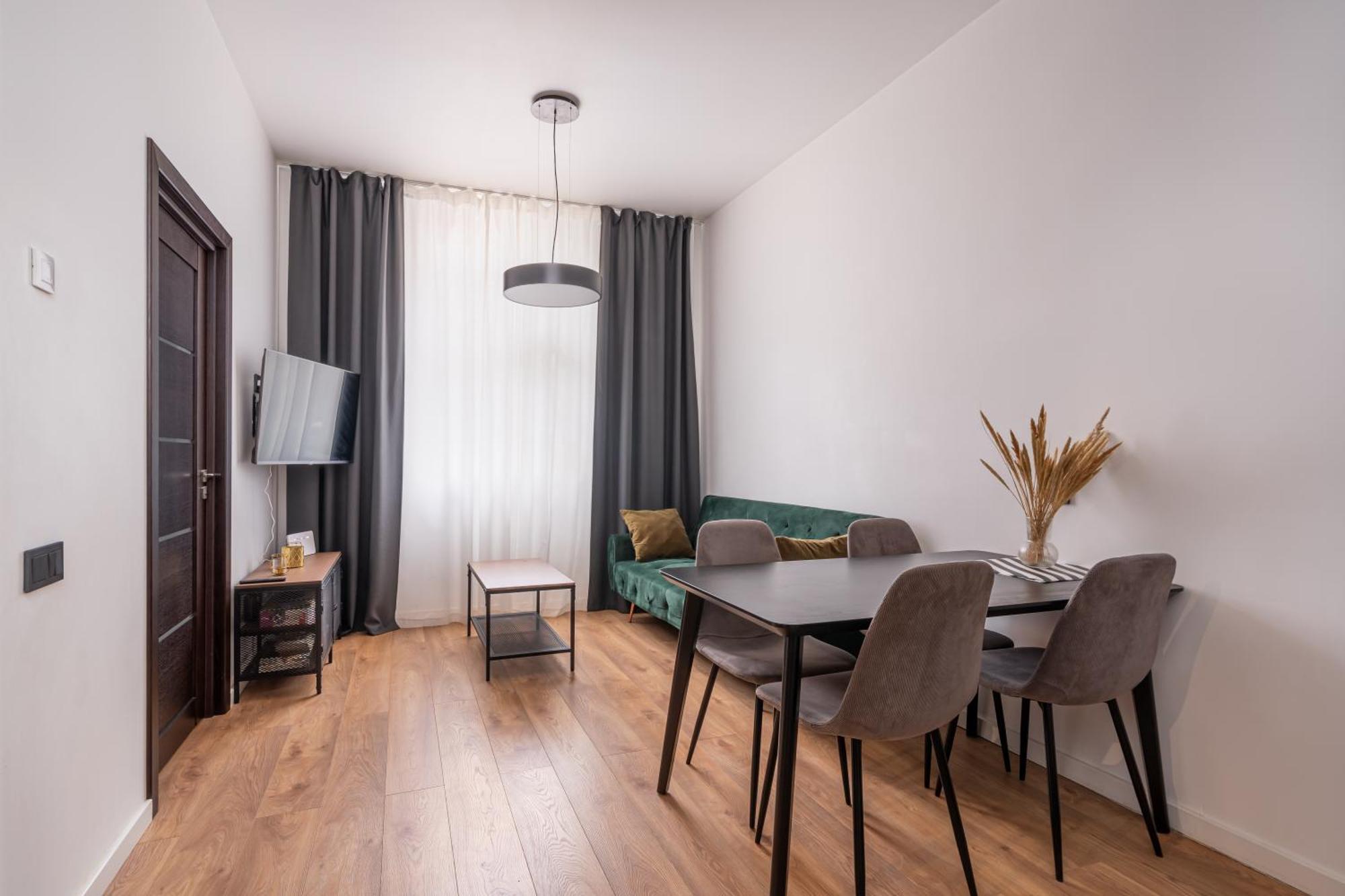 Lienes Iela Gem 1Br Apartment With Fireplace In Historic Unesco Center Riga Esterno foto