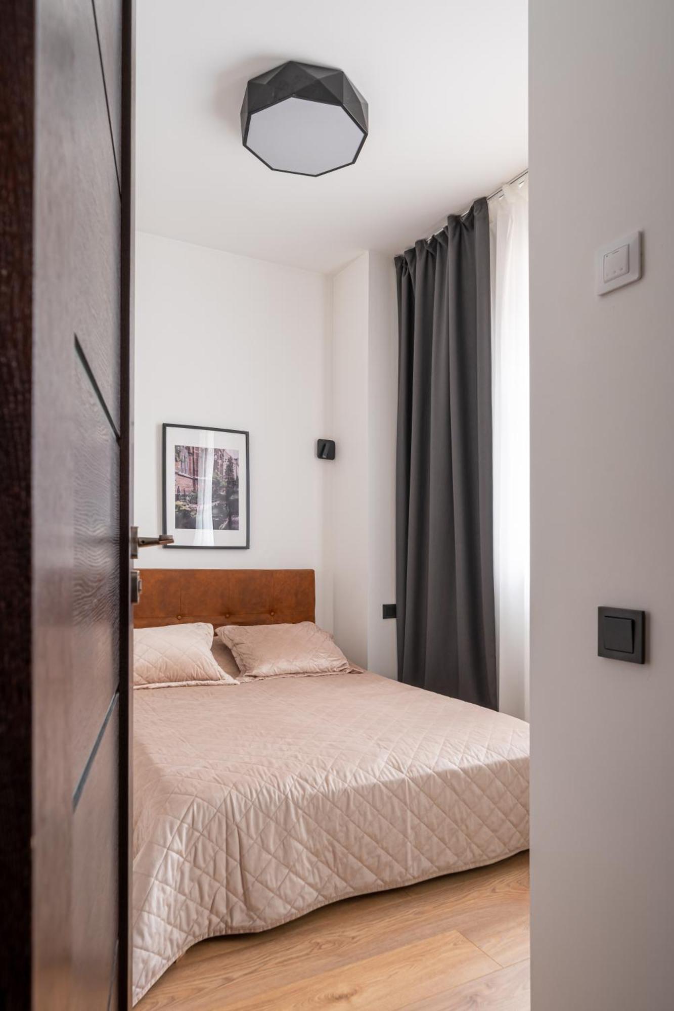 Lienes Iela Gem 1Br Apartment With Fireplace In Historic Unesco Center Riga Esterno foto